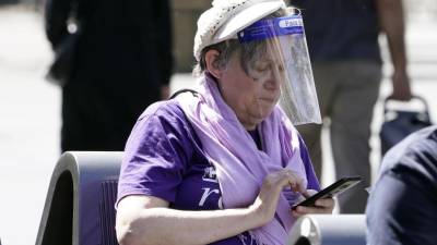 Reino Unido regista mais 176 mortes e anuncia uso obrigatório de máscaras nos transportes