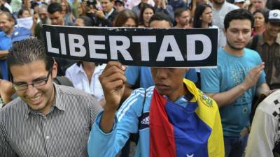 Repórteres Sem Fronteiras dizem que Maduro está determinado em calar a imprensa