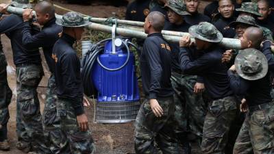 Resgate por mergulho de crianças e treinador em gruta na Tailândia “não é oportuno”