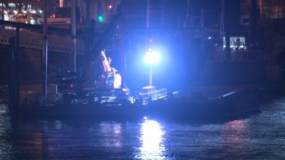 Retirada do rio Tamisa aparente bomba da II Guerra Mundial