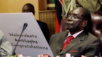 Robert Mugabe, do Zimbabué, diz-se admirador da política de Donald Trump
