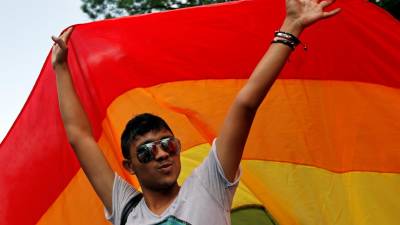 Roménia inicia hoje referendo para proibir casamentos gay na Constituição