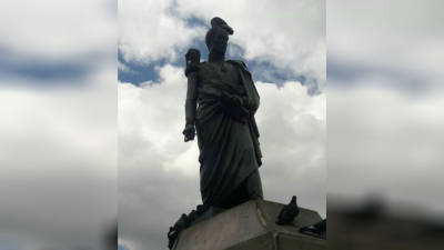 Roubada parte da espada da estátua de Simón Bolívar no centro de Bogotá