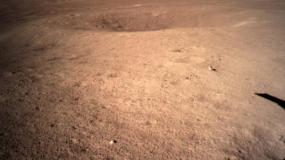 Rover chinês já circula no lado oculto da Lua