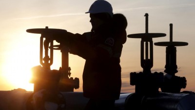 Rússia corta produção de petróleo em 1,6% para 11,05 milhões de barris por dia