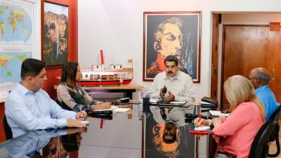 Rússia e Venezuela defendem solução pacífica para a crise venezuelana