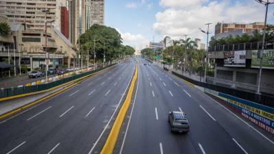 Ruas desertas e comércios fechados em dia de reconversão monetária na Venezuela