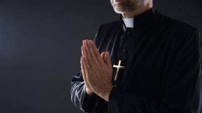 Sacerdote suspenso na República Dominicana por alegado abuso sexual de menor