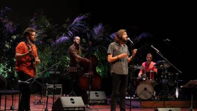 Salvador Sobral e Maria João amanhã no concerto inaugural da Feira do Livro
