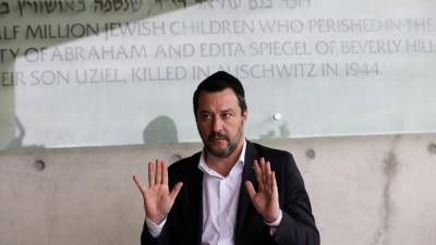 Salvini insiste na recusa em acolher imigrantes bloqueados no Mediterrâneo