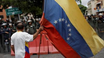 Sede do partido do Governo em Caracas incendiada por Indivíduos não identificados