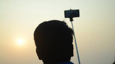 ‘Selfies’ matam cinco vezes mais do que ataques de tubarão