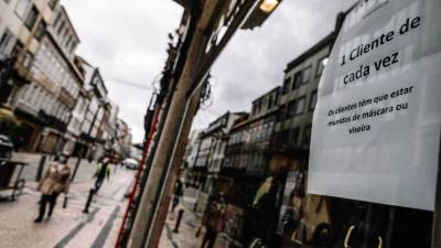 Sem bailaricos e arraiais, ruas do Porto despidas de gente em terça-feira de São João