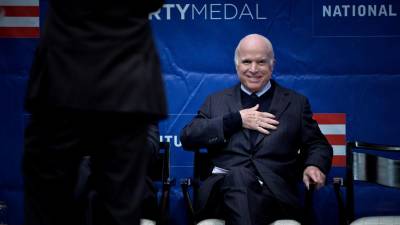 Senador John McCain decide suspender tratamento a cancro no cérebro