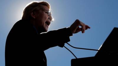 Senadora democrata Elizabeth Warren desafia polémica sobre origens e candidata-se à Casa Branca