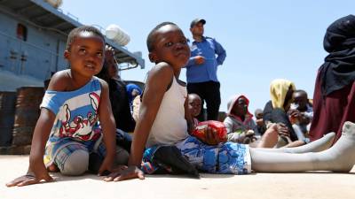 Sete mortos e 123 migrantes resgatados em novo naufrágio ao largo da Líbia