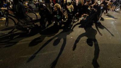 Sexta noite de protestos nos EUA provocou pelo menos mais três mortos