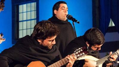 Silêncio, que se vai cantar o fado de Coimbra nos Jesuítas