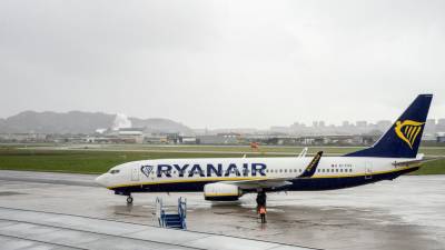 Sindicatos negoceiam greve europeia de tripulantes da Ryanair