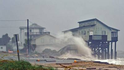 Sismos, tsunamis, incêndios e furacões provocaram milhares de vítimas este ano