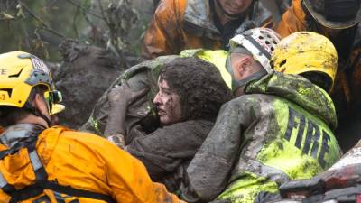 Sobe para 13 número de mortos na Califórnia onde chuva e lama inundam áreas ardidas