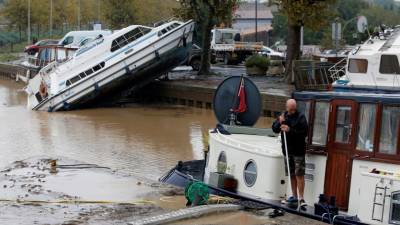 Sobe para 14 número de mortos em inundações em França