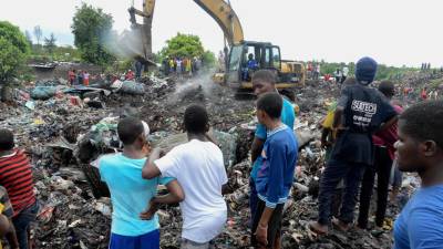 Sobe para 17 número de mortos no desabamento de lixeira em Maputo