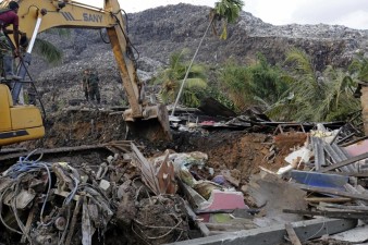 Sobe para 27 número de mortos em colapso de montanha de lixo no Sri Lanka