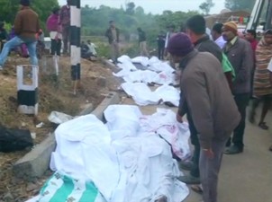 Sobe para 27 número de mortos em descarrilamento de comboio na Índia