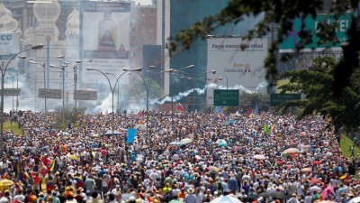 Sobe para 27 o número oficial de mortos nas manifestações na Venezuela