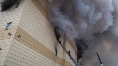 Sobe para 64 o número de mortos em incêndio num centro comercial da Sibéria