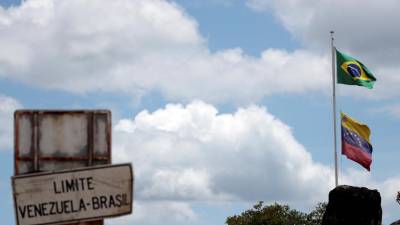 Sobe para dois número de mortos em confrontos na fronteira com o Brasil