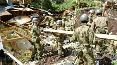 Sobe para nove número de mortos em sismo no Japão