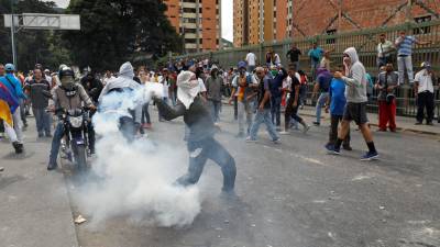 Sobe para quatro o número de mortos durante protestos na Venezuela