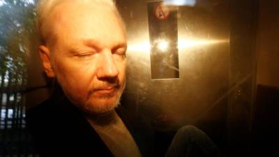 Suécia vai pedir a detenção de Julian Assange
