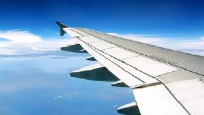 Suspeita de cólera em avião retém 147 passageiros em aeroporto no sul de França