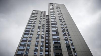Suspensa venda de revestimento inflamável usado na torre Grenfell