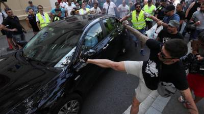 Taxis de Barcelona e Madrid parados contra a Uber e a Cabify