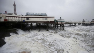 Tempestade Doris causa perturbações em Heathrow e comboios no Reino Unido