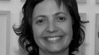 Teresa Gonçalves Lobo apresenta esta tarde livro/catálogo ‘Da Leveza do Sonho’