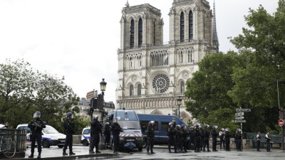 Terminou operação policial em Paris, agressor ferido a tiro