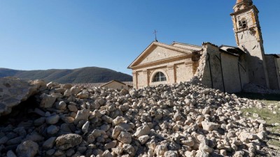 Terra continuou a tremer durante a madrugada no centro de Itália após sismo de domingo