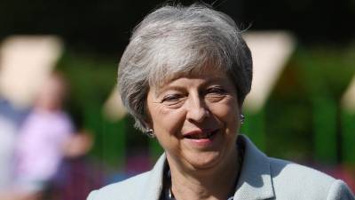 Theresa May confirma saída