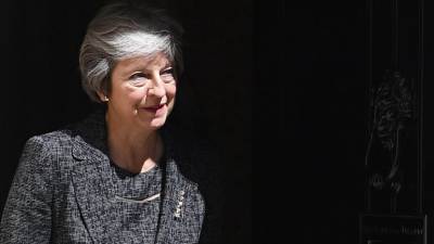 Theresa May solidária com as vítimas de atropelamento em Londres