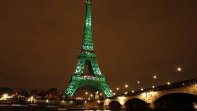 Torre Eiffel reabre ao público em 25 de Junho