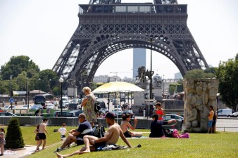 Torre Eiffel vai estar apagada hoje à noite em homenagem às vítimas de Londres