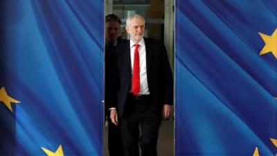 Trabalhistas querem referendo sobre acordo negociado por Boris Johnson