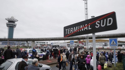 Tráfego aéreo “completamente interrompido” no aeroporto de Orly