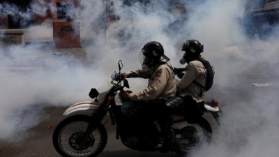 Tribunal obriga autarcas da oposição a desbloquearem estradas na Venezuela