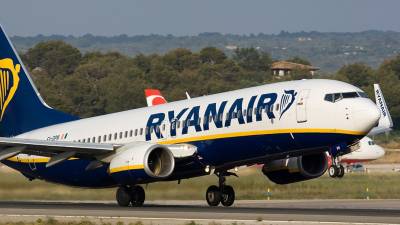 Tripulantes de cabine da Ryanair agendam greve para Março e Abril